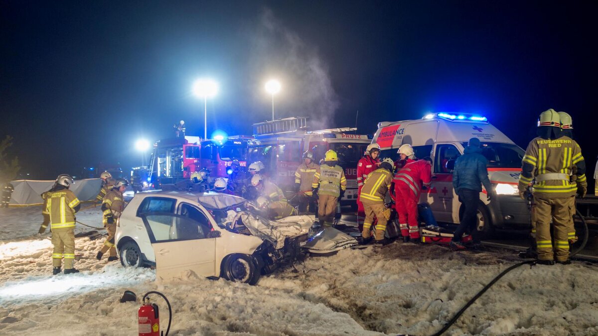 Tödlicher Verkehrsunfall auf der B 180 zwischen Ried und Tösens