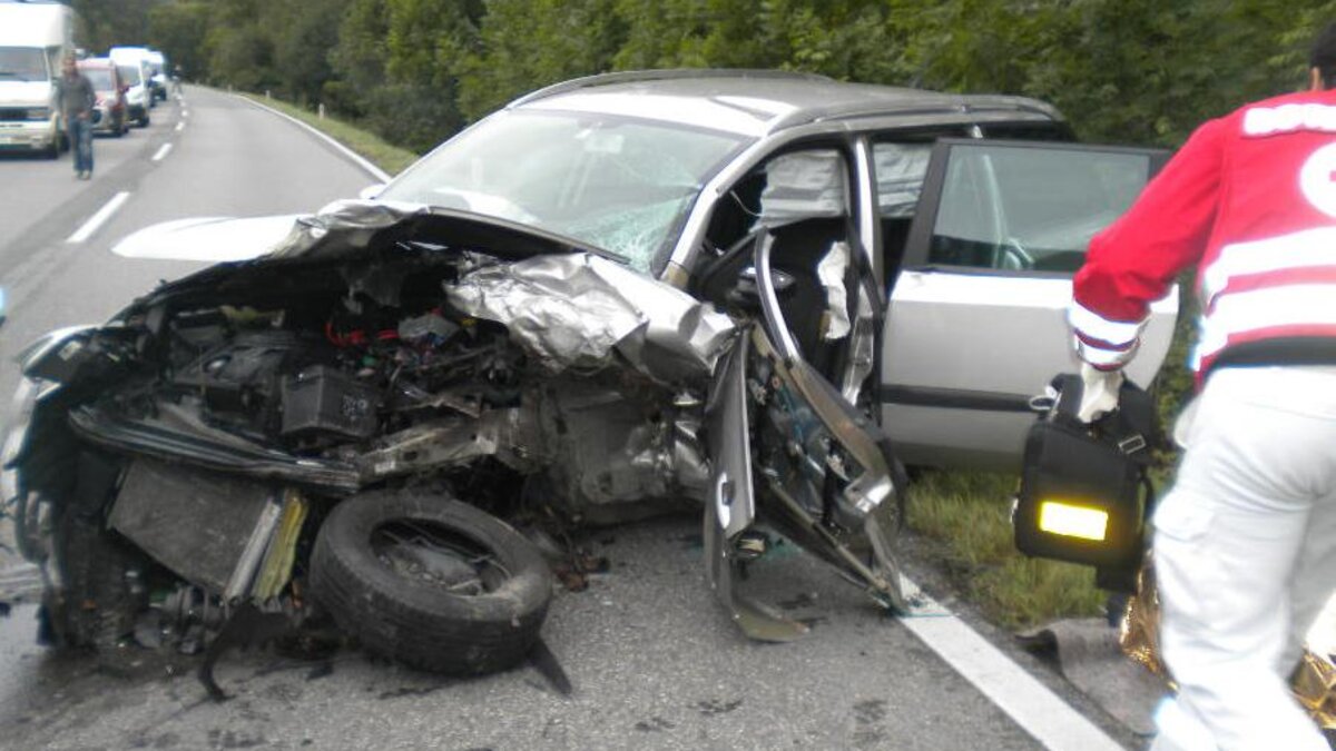 Verkehrsunfall auf der B180 Nähe ESSO Tankstelle