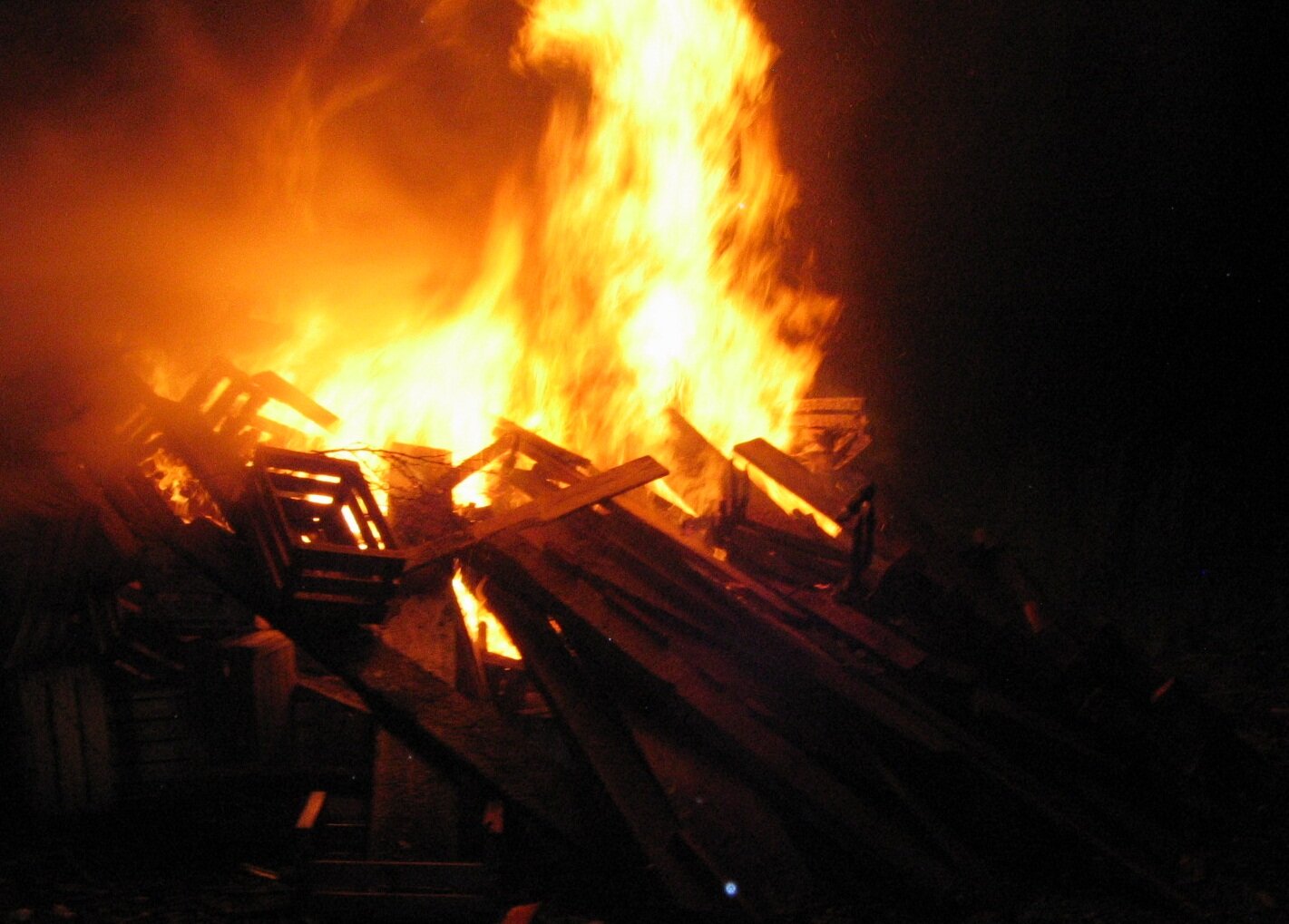 Brandalarm wegen illegalem „Herz-Jesu-Feuer“