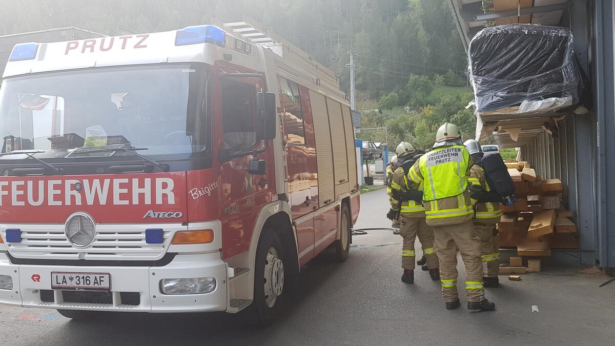 Brand unter einer Maschine in Prutz
