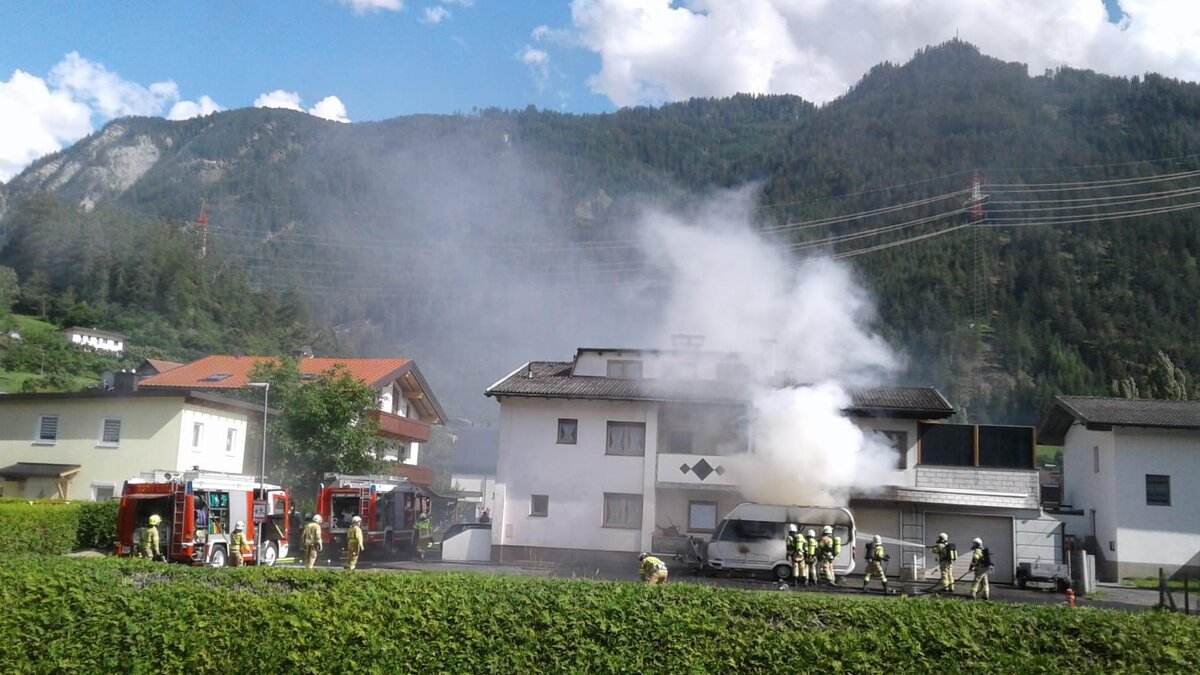 Brand eines Wohnanhängers in Faggen