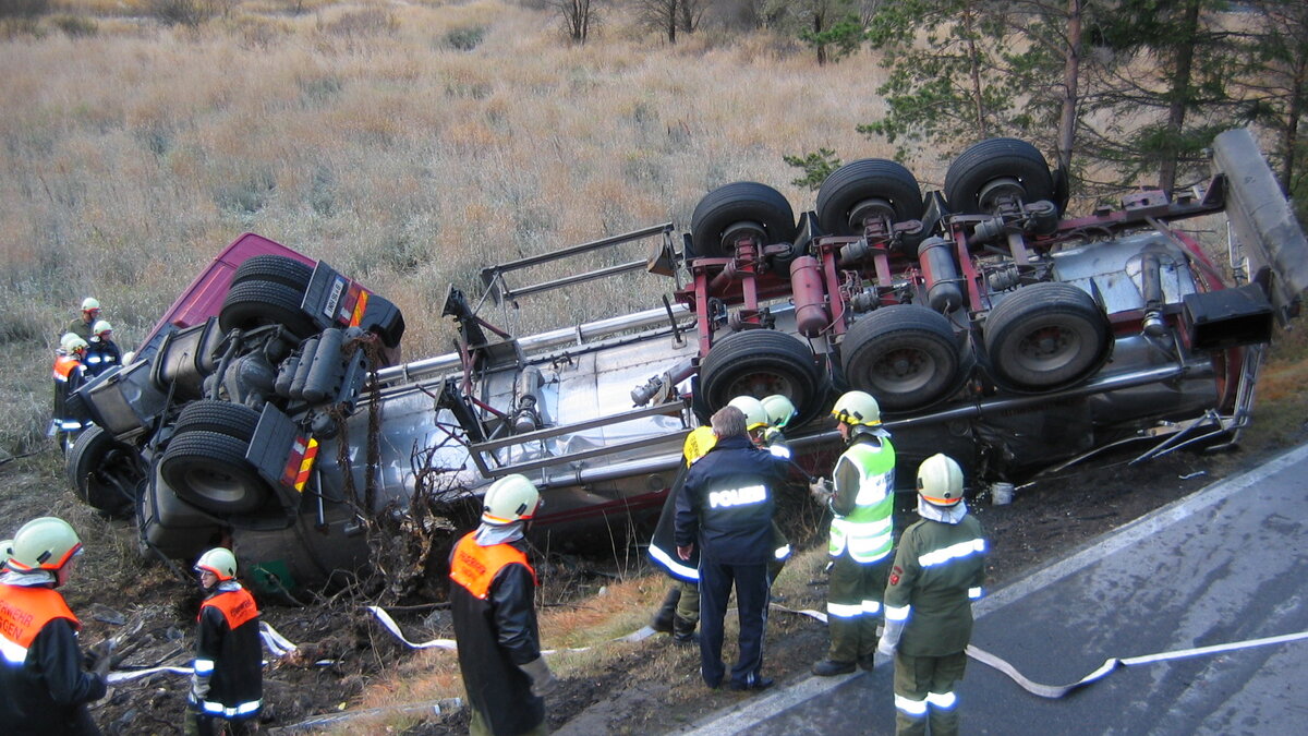 Verkehrsunfall mit einem Tankwagen