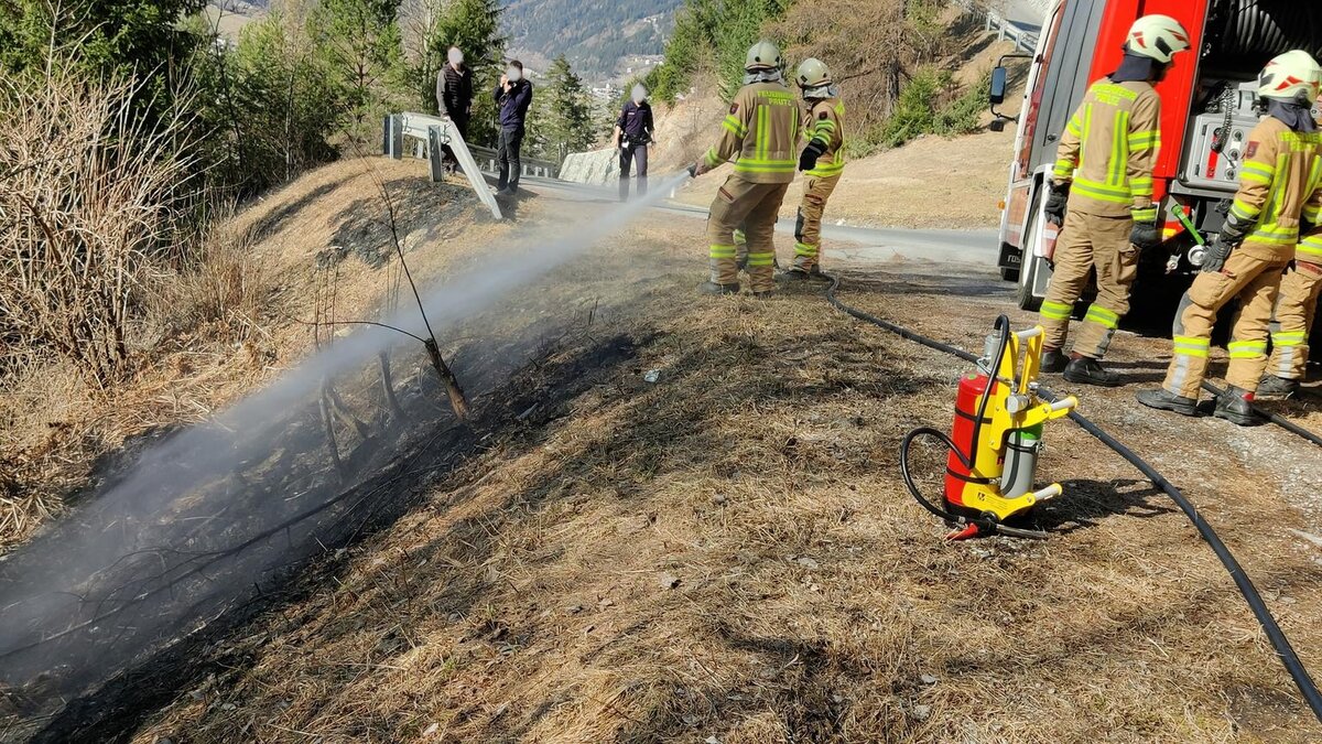 Böschungsbrand unterhalb der Fendler Straße