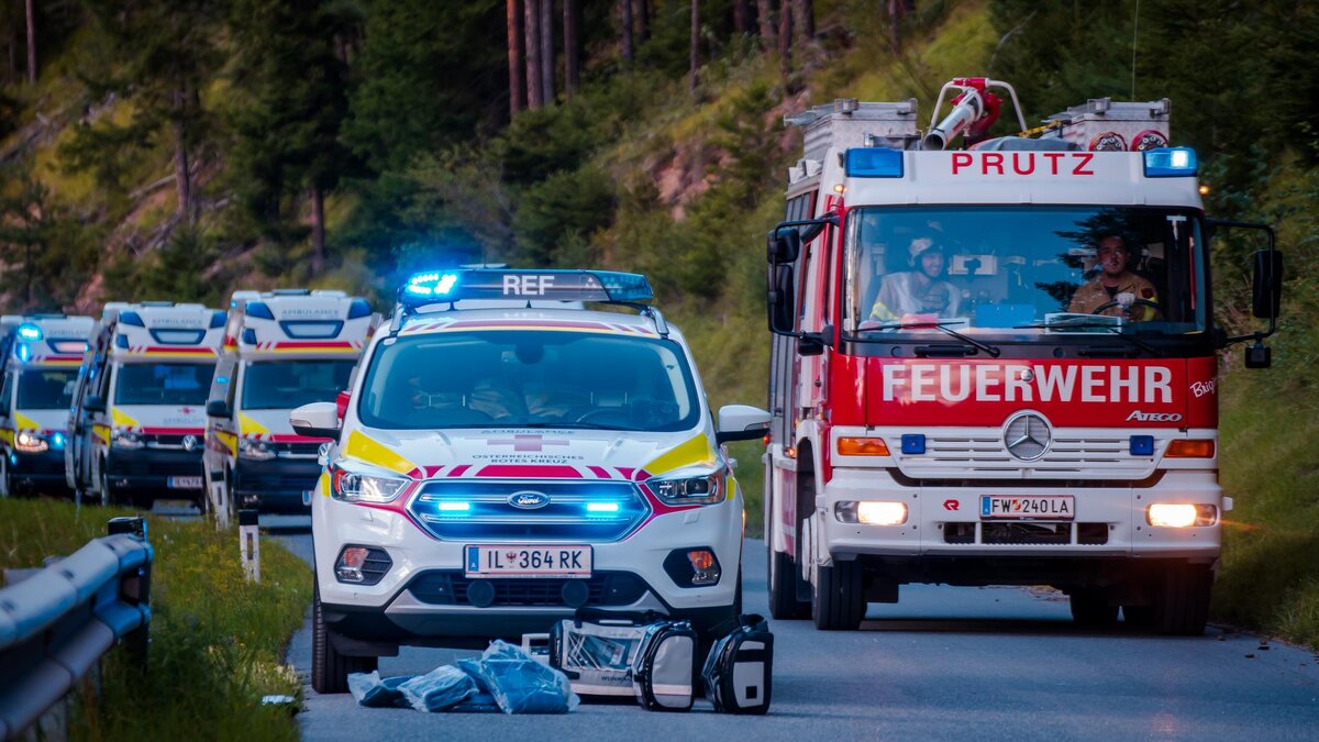 Großunfallübung - Verkehrsunfall Fendler Straße