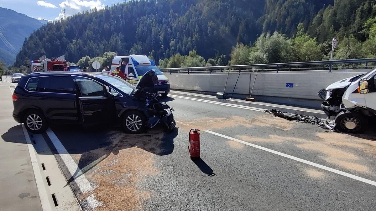 Verkehrsunfall Unterführung B180