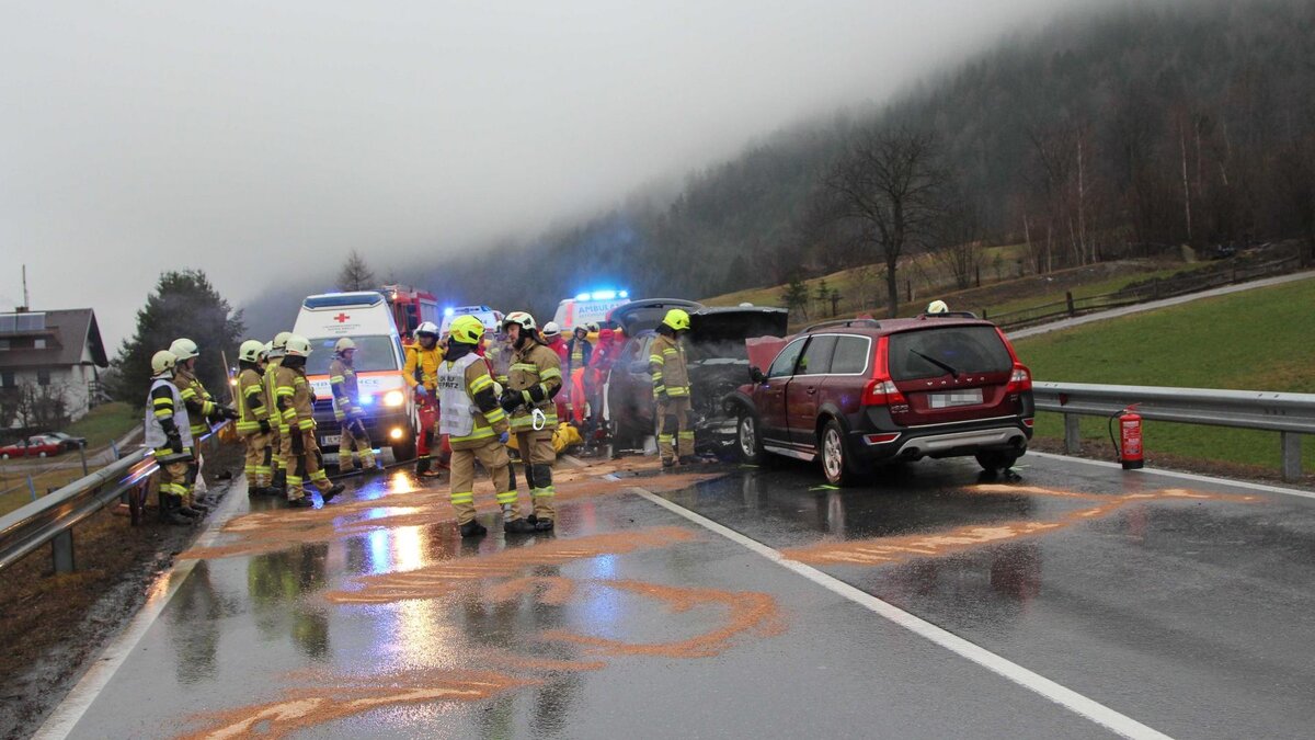 Schwerer Verkehrsunfall auf der B180 bei Tösens