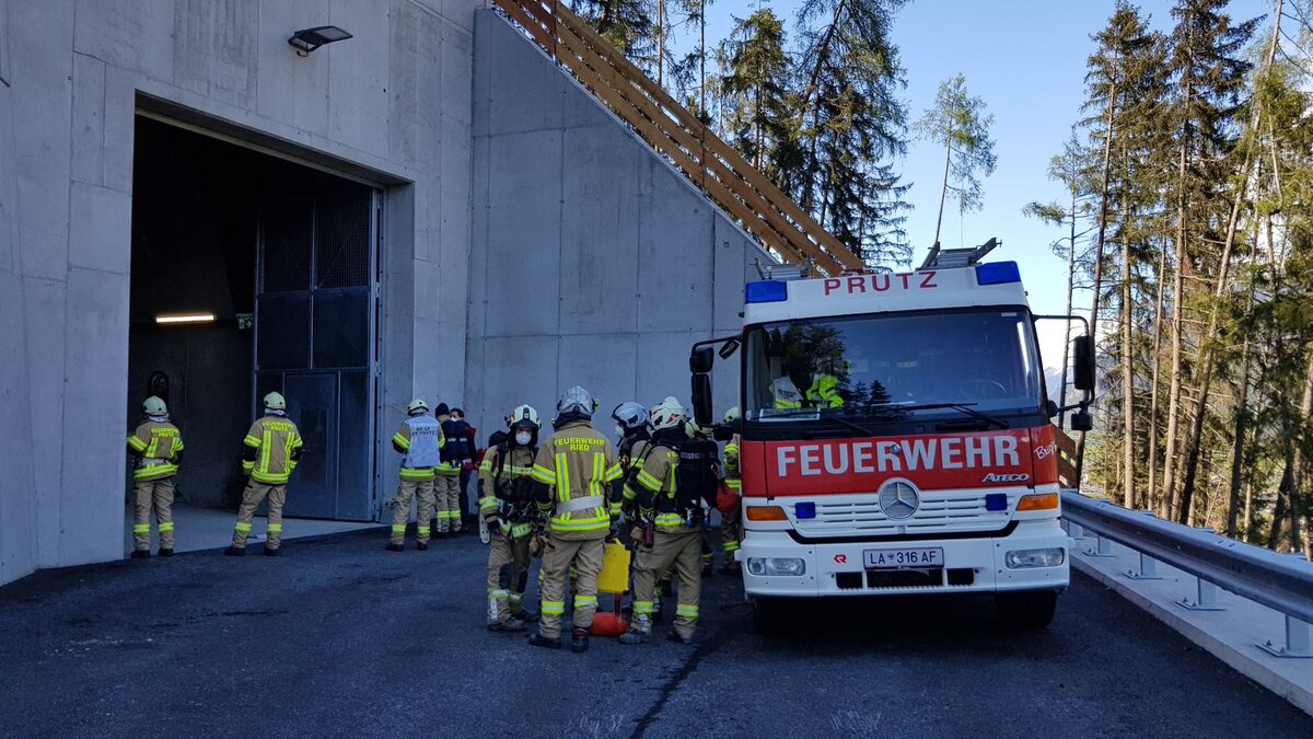 Rauchentwicklung beim Fensterstollen des GKI