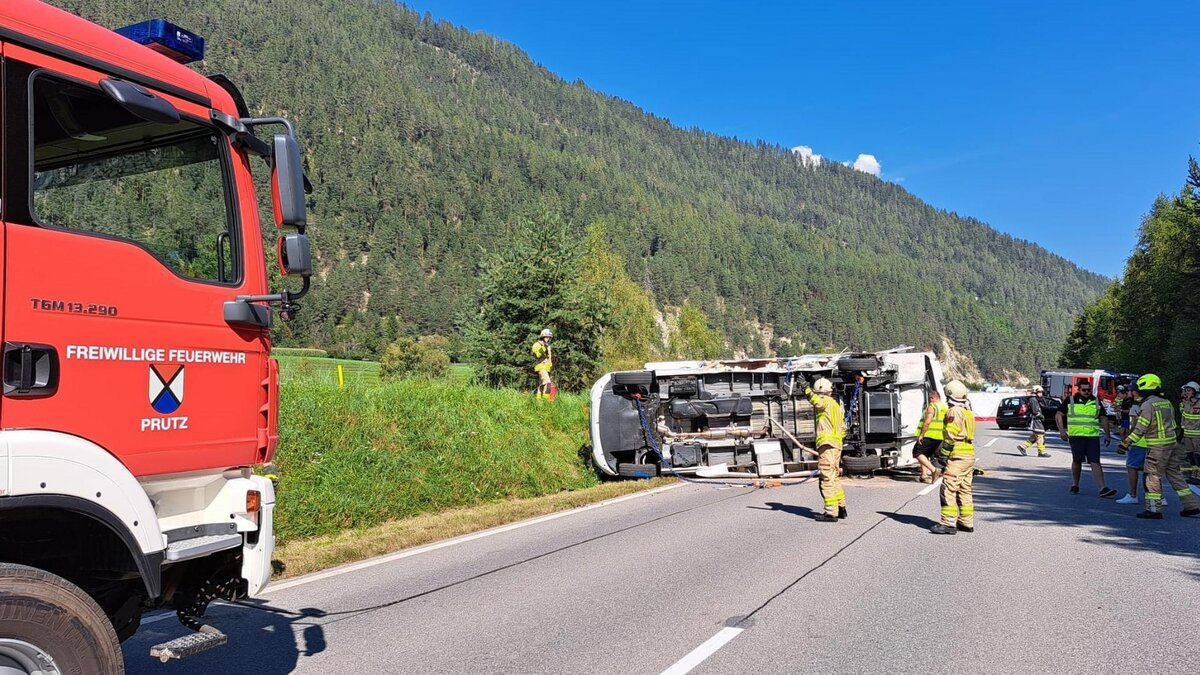 Schwerer Verkehrsunfall auf der B 180 bei Ried