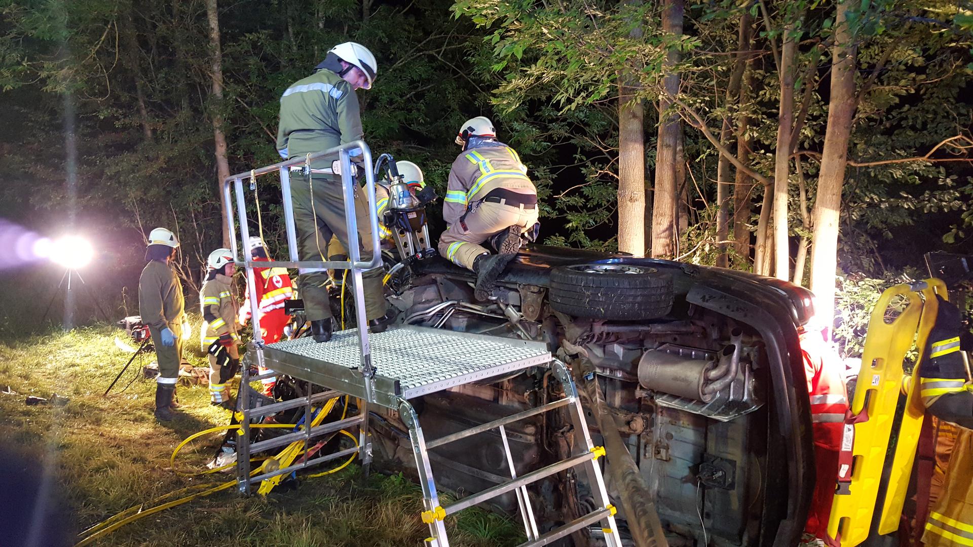 Verkehrsunfall mit eingeklemmten Personen auf der B180 bei Tösens