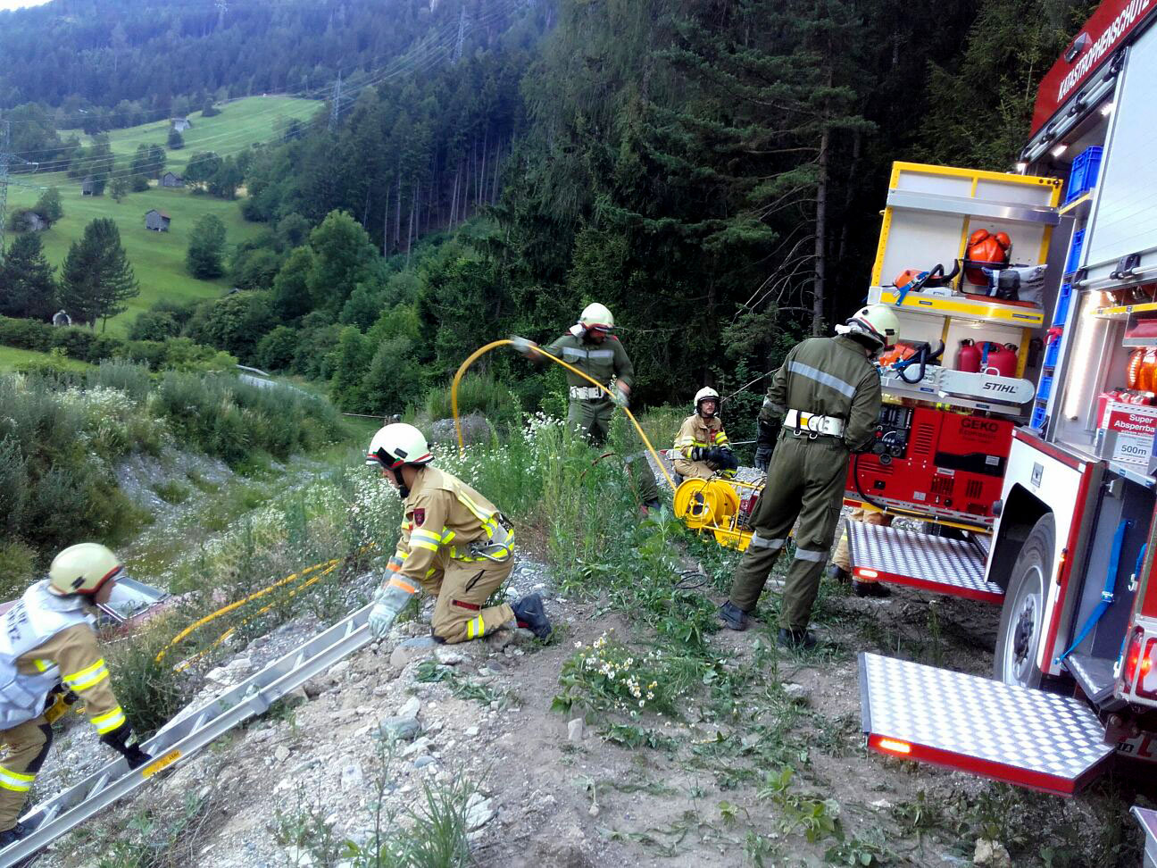Vollprobe - Verkehrsunfall und Fahrzeugabsturz