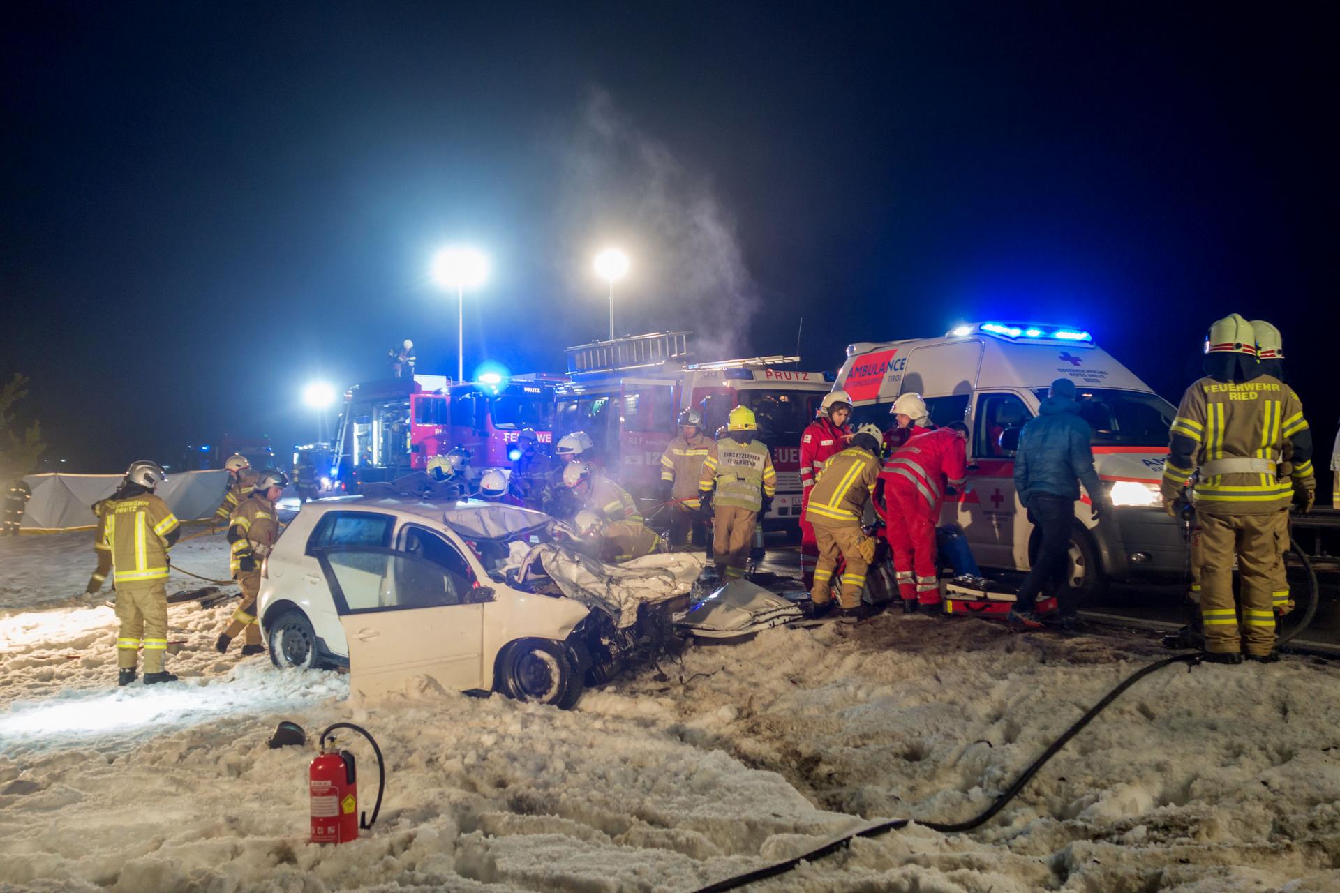Tödlicher Verkehrsunfall auf der B 180 zwischen Ried und Tösens