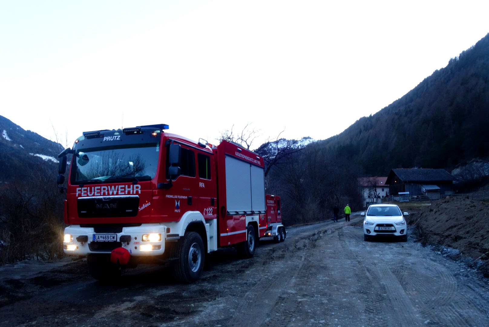 Verkehrsregelung nach drohendem Felssturz auf die Serfauser Straße