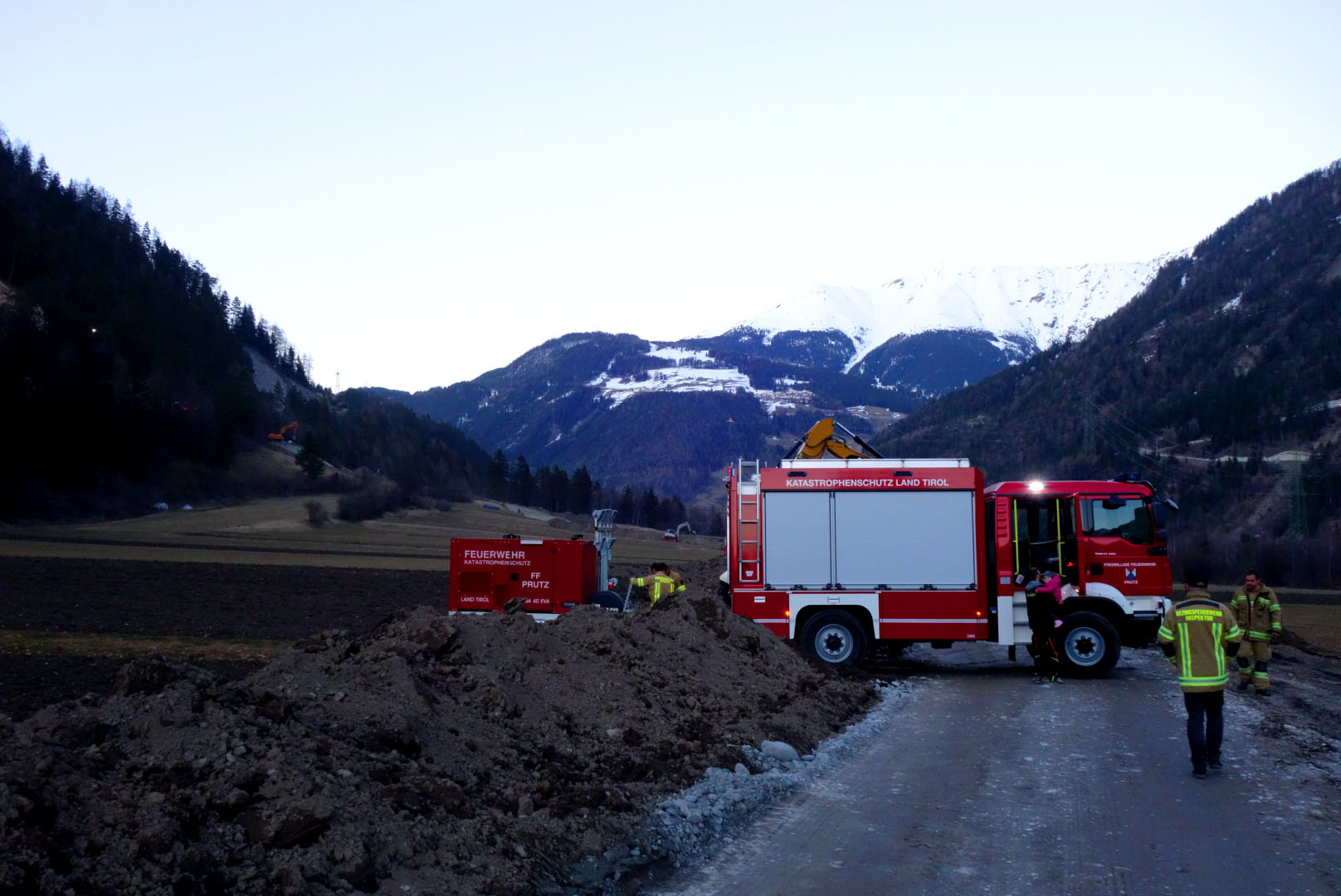 Verkehrsregelung nach drohendem Felssturz auf die Serfauser Straße