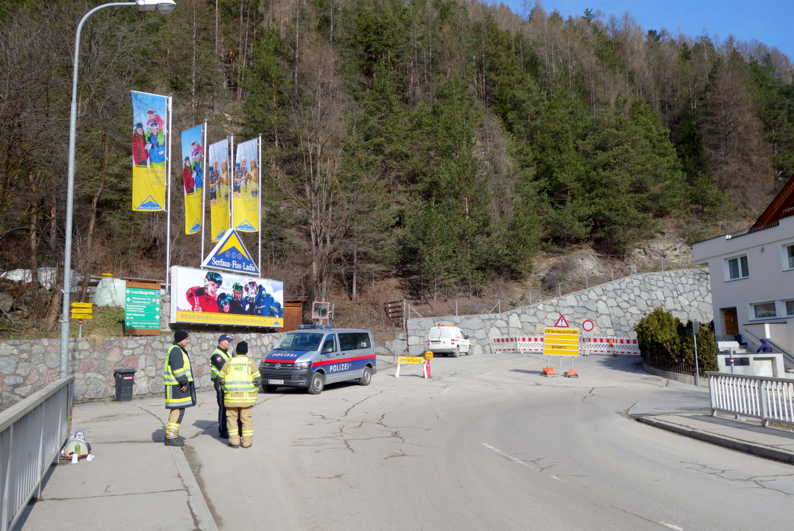 Verkehrsregelung nach drohendem Felssturz auf die Serfauser Straße