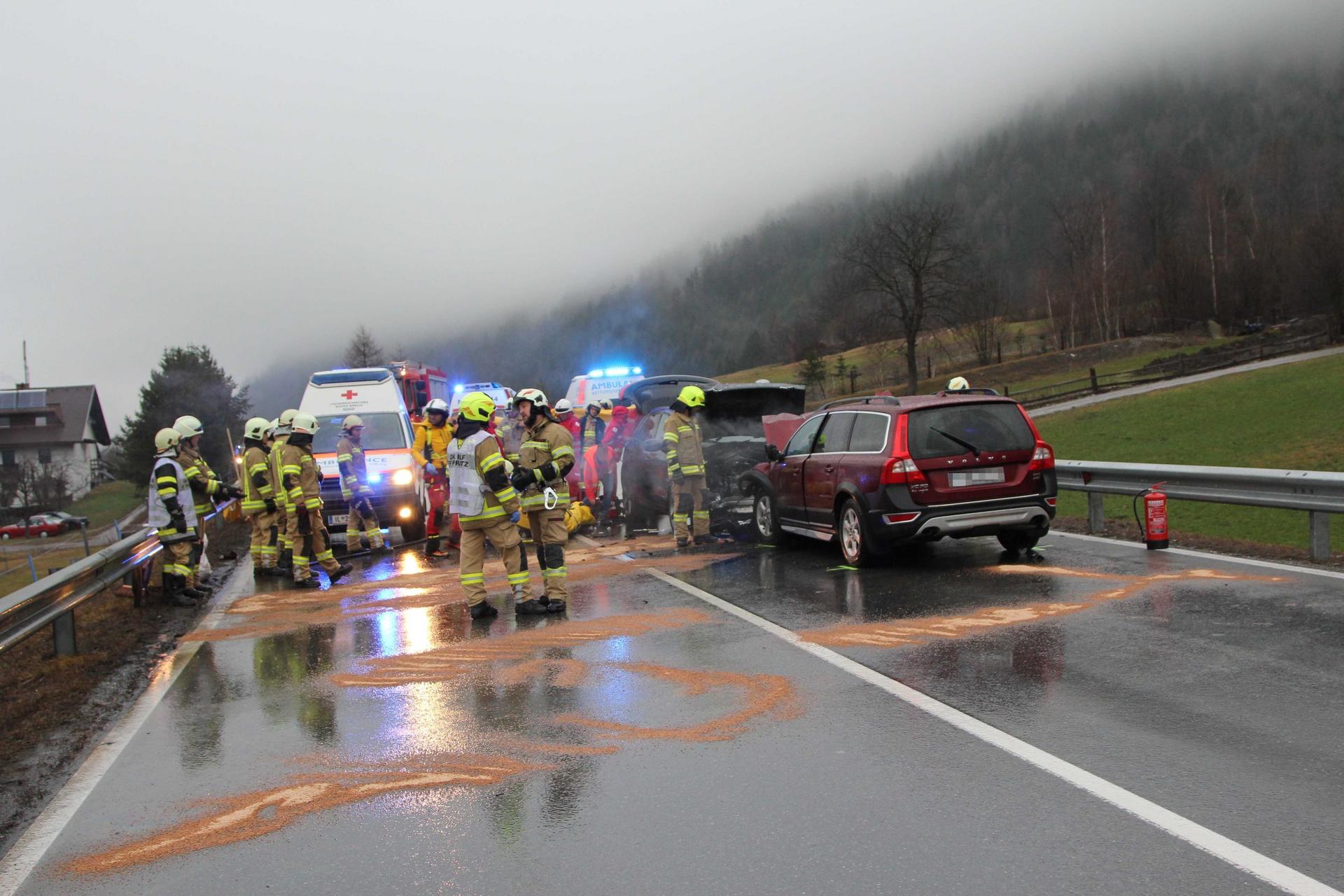 Schwerer Verkehrsunfall auf der B180 bei Tösens