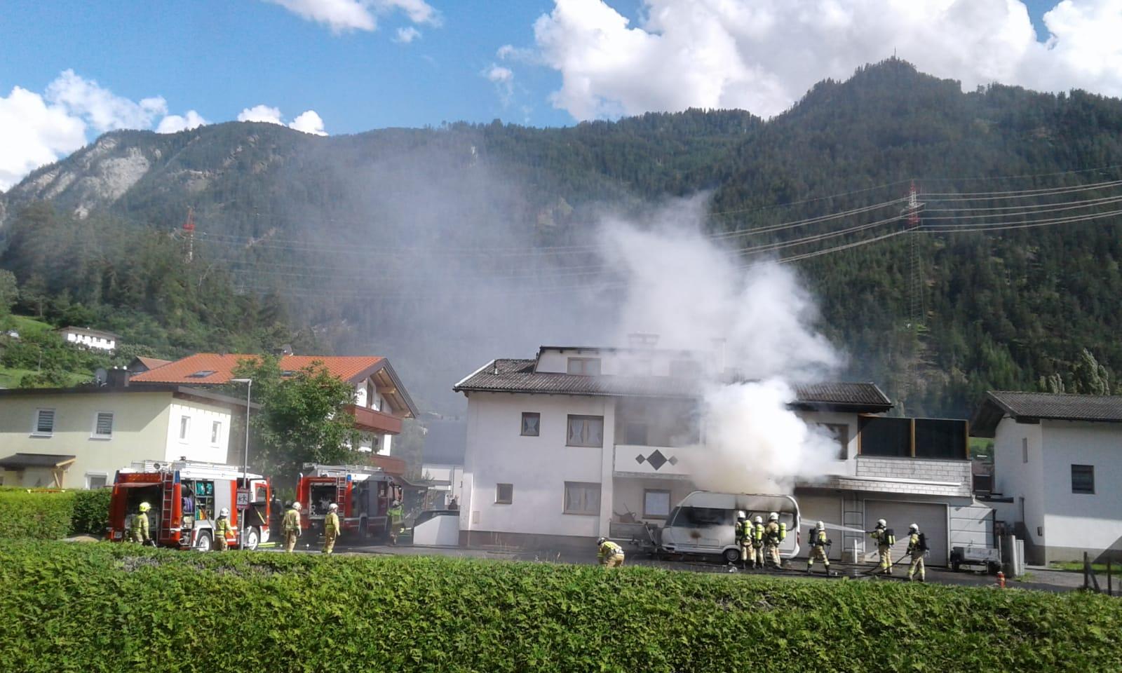 Brand eines Wohnanhängers in Faggen