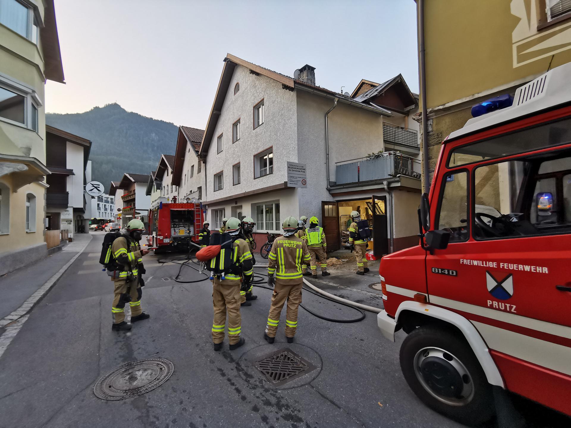 Brand in einer Garage in Prutz