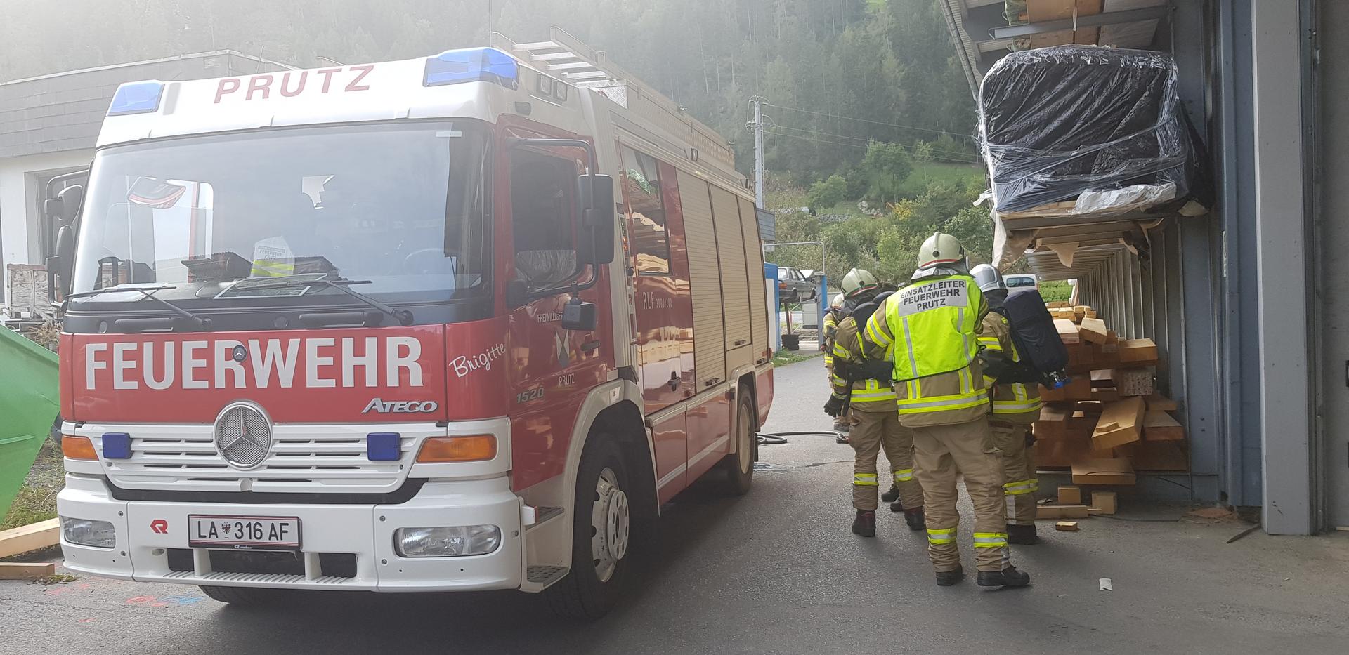 Brand unter einer Maschine in Prutz