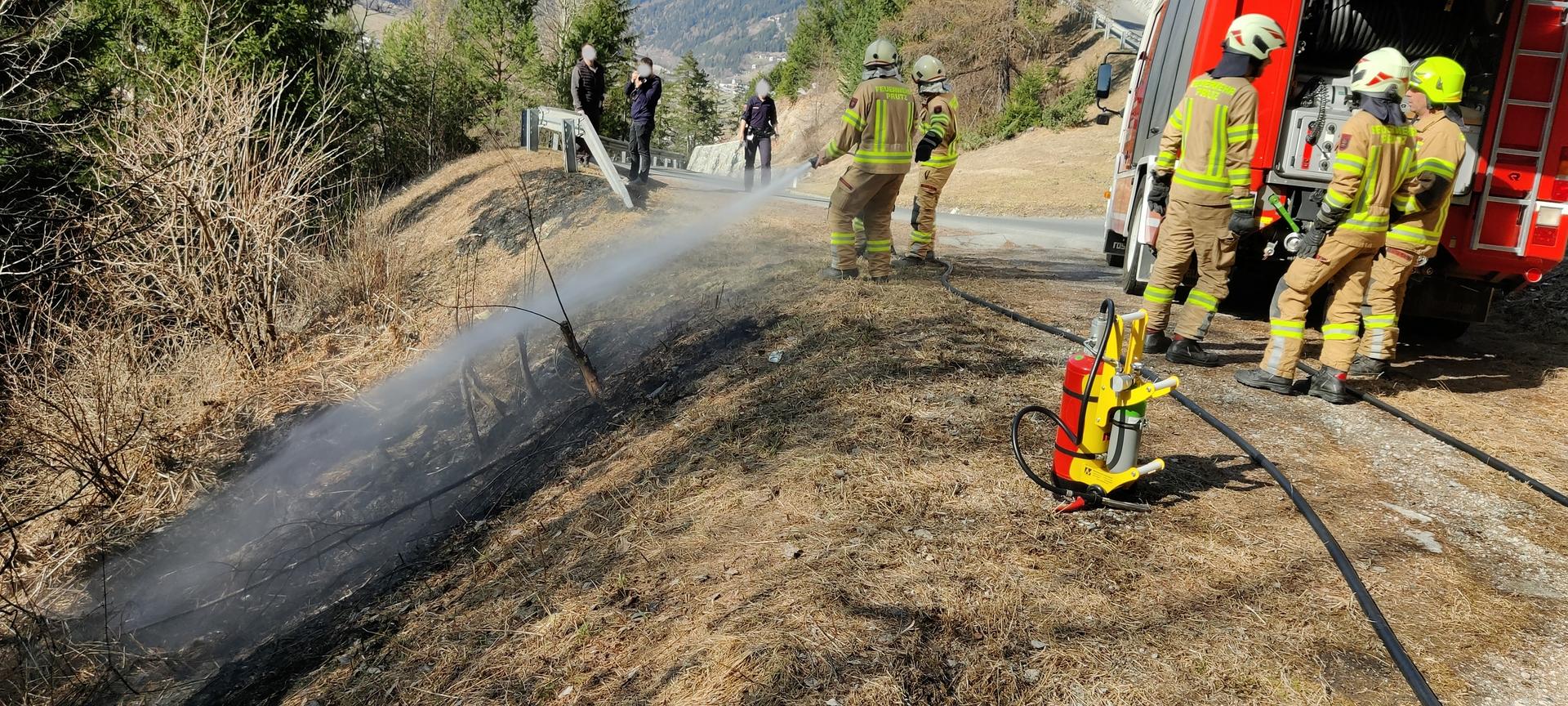 Böschungsbrand unterhalb der Fendler Straße
