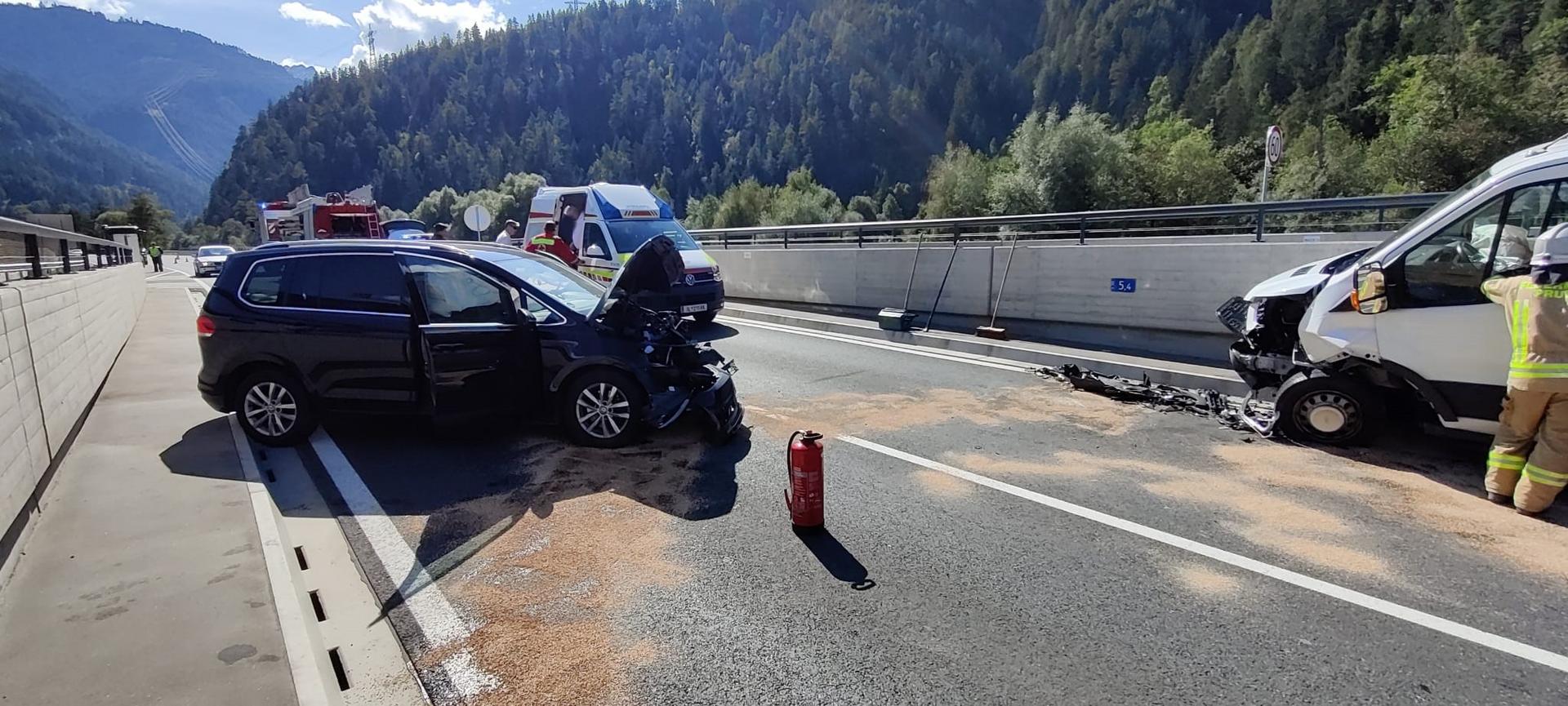 Verkehrsunfall Unterführung B180