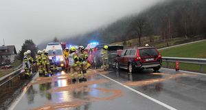 Schwerer Verkehrsunfall auf der B180 bei Tösens