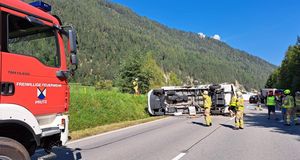 Schwerer Verkehrsunfall auf der B 180 bei Ried