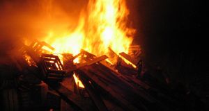 Brandalarm wegen illegalem „Herz-Jesu-Feuer“